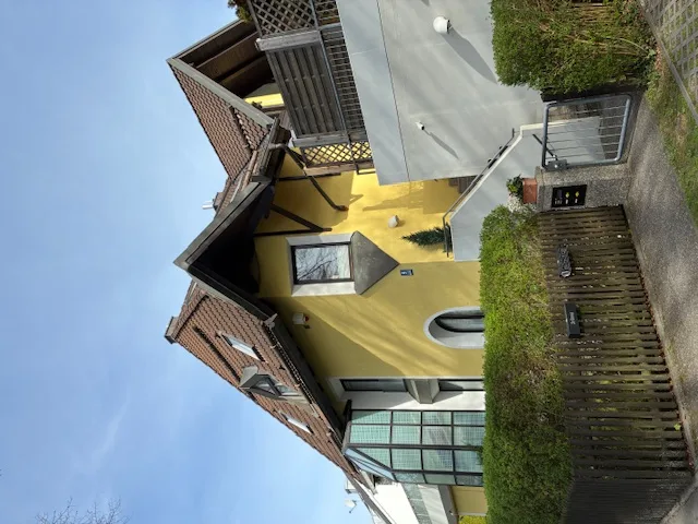 Betreutes Zweiteiliges Wohnhaus in Unterföhring